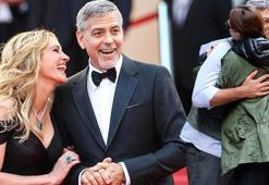 George Clooney: Julia Roberts ile 80'inci denemede öpüşebildik!