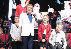 Çocuklarla söyledi