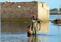 P﻿akistan'da seller ülkenin ekonomisini zorluyor, yardım çağrıları yükseliyor