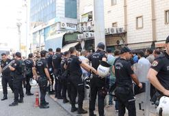 Kaçak telefon satan işyerlerine baskın! Gerginlik yaşandı