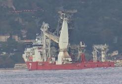 Karadeniz Gaz Sahası’nda denizin tabanına kablo döşeyecek olan gemi Boğaz'dan geçti