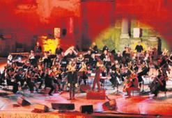 Aspendos’ta müzik şöleni