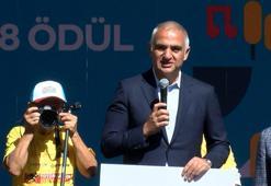 Bakan Ersoy Beyoğlu'nda 'fotomaraton'a katıldı