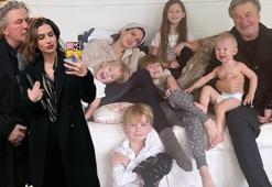 7'nci çocukları dünyaya gelen Alec Baldwin ve Hilaria Baldwin'den mutlu aile pozu