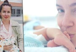 Ayfer Dönmez ve dört aylık kızının bienal turuna süt molası