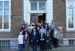 Bakan Özer, YLSY bursuyla Hollanda’da eğitim alan öğrencilerle bir araya geldi