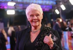 Judi Dench, Netflix'i The Crown dizisiyle sansasyon yaratmaya çalışmakla suçladı