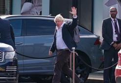 Boris Johnson tatilini yarıda kesip İngiltere'ye döndü! Yarış başlıyor