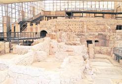 “İKİ CİHÂN ÂRESİİNDE” TARİHİ TAŞLA DOKUMAK