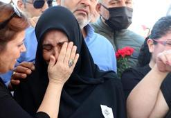 İzmir'de depremin 2'nci yıl dönümünde, hayatını kaybedenler anıldı