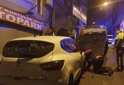 Dur ihtarına uymayan sürücü, polis memurunu kaputun üzerinde götürdü