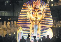 Kraliçe Nefertiti Tutankhamun’un yanında mı?