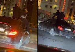 Araç üzerinde tehlikeli yolculuk!