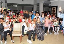 Ukraynalı ve Suriyeli çocuklar, barış için Türkçe şarkı söyledi