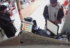 Müşteri gibi geldi, 7 bin liralık cep telefonunu böyle çaldı