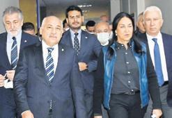 Büyükekşi, Mehmet Çakır’ı hastanede ziyaret etti