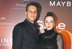 Mavi’yle sete dönüyor