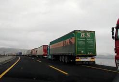 Sınırda 5 kilometrelik tır kuyruğu