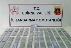 Durdurulan araçtan kaçak 53 cep telefonu çıktı