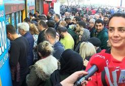 200 milyon liralık büyük ikramiye için Eminönü’nde bilet kuyruğu