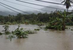 Tayland'da yüzlerce köy sular altında, can kayıpları var