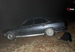 Virajı alamayan otomobil 30 metreden tarlaya uçtu: 2 yaralı