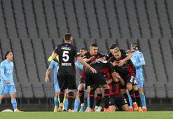 Gol yağmurunda Fatih Karagümrük, Trabzonspor'u farklı geçti! 2 kırmızı kart çıktı