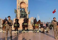 Taksim'de Atlı Polisler yılbaşı öncesi devriye gezdi