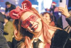Yeni yıla meydanlarda ‘Merhaba’ dediler