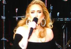 Adele: Rahatsızlığım nedeniyle zor yürüyorum!