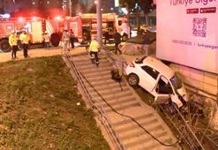 14 yaşındaki sürücü fren yerine gaza bastı, otomobil karşı sokağa uçtu