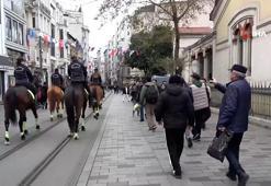 Taksim'de atlı polislere yoğun ilgi