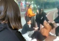 Liseli kızı arkadaşları öldüresiye dövdü! Görüntüleri 'kavga' grubunda paylaştılar