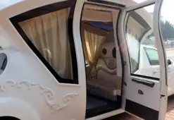 'Külkedisi arabası'na benzeyen otomobiliyle Kazakistan'dan Kayseri'ye geldi