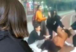 Liseli kızı arkadaşları öldüresiye dövdü! Görüntüleri 'kavga' grubunda paylaştılar
