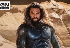 Jason Momoa DC'de kalmaya devam edecek gibi görünüyor!