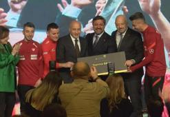 Türkiye'ye değer katan marka ve isimler ödüllendirildi