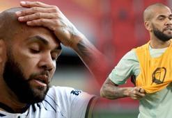 Dani Alves'e cezaevinde büyük ilgi! İmza dağıtıyor