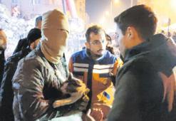 Marketler açıldı, kente su verildi