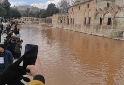 Deprem sonrası Balıklıgöl çamura büründü