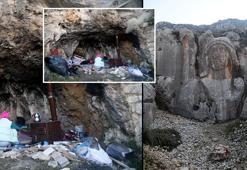 Hatay'da Habib-i Neccar Dağı'ndaki Cehennem Kayıkçısı Kharon maskı sapasağlam