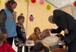 Bakan Özer, psikososyal destek merkezinde afetzedelerle bir araya geldi