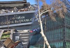 Belediye binası yıkıldı, karşısındaki binanın camları bile kırılmadı