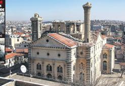 Tarihi eserler de depreme yenildi