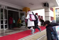 Vali Yerlikaya açıkladı: Deprem bölgesinden gelen 476 öğrenci ders başı yaptı