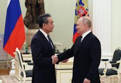 Çinli diplomat Wang: Rusya ve Çin, çok kutuplu dünyaya bağlı