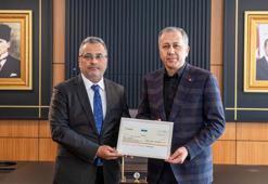 THY, depremzedelere 2 milyar TL'lik yardımını Vali Yerlikaya'ya teslim etti