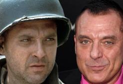 Beyin anevrizması geçiren Tom Sizemore yaşamını yitirdi!