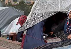 Kayseri'de 4.8'lik deprem sonrası boş alanlar çadırlarla doldu
