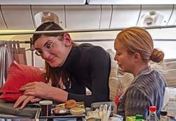 Dünyanın en uzun kadını! İlk uçak seyahatinden sonra yurda döndü